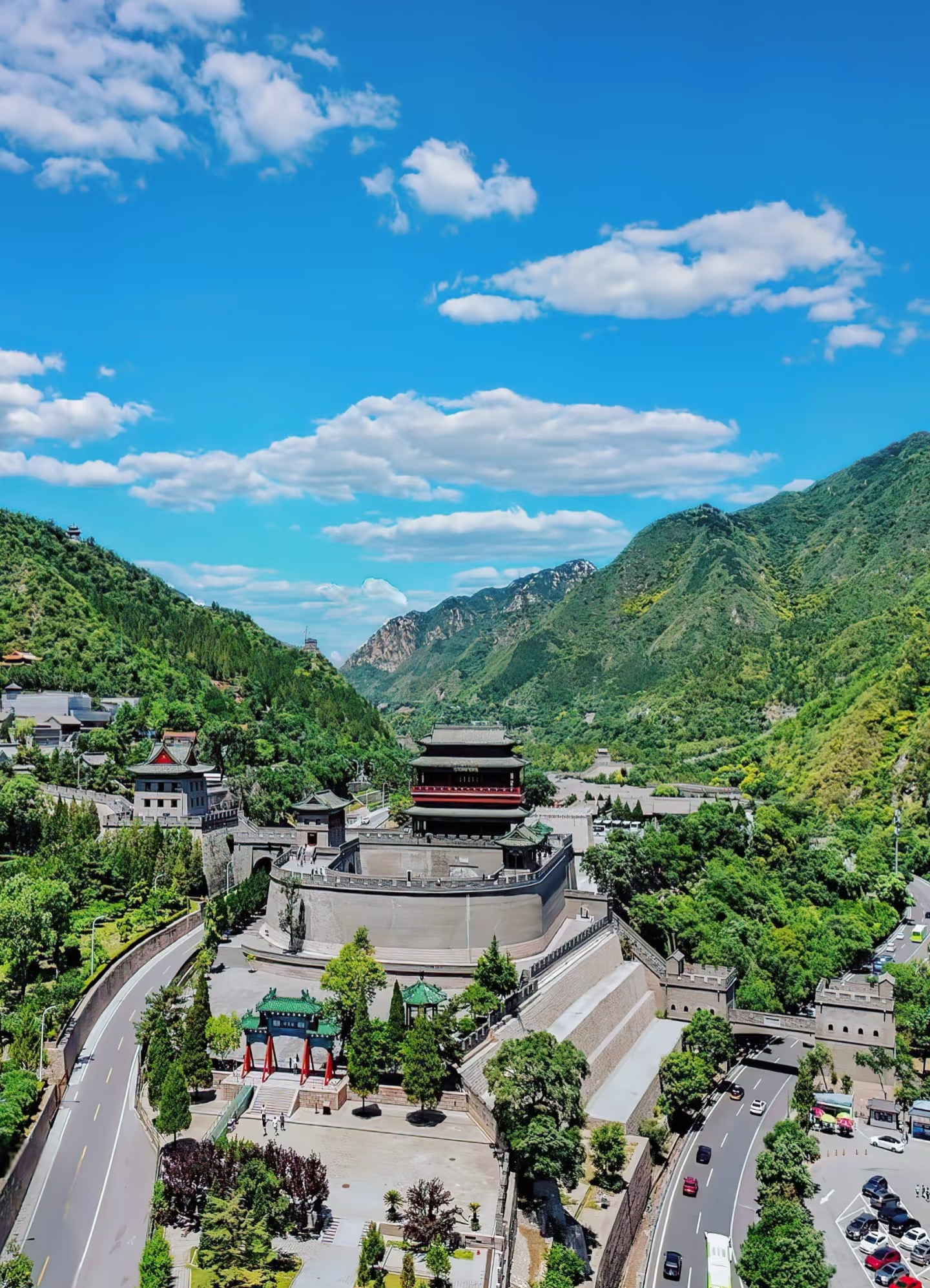 Beijing 1-Day Great Wall and Imperial Tombs Exploration Tour